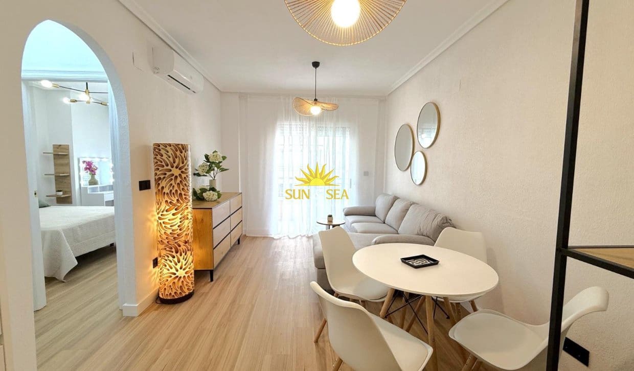 2 slaapkamer Appartement te koop in Torrevieja - € 169.000 (Ref: 9867691)