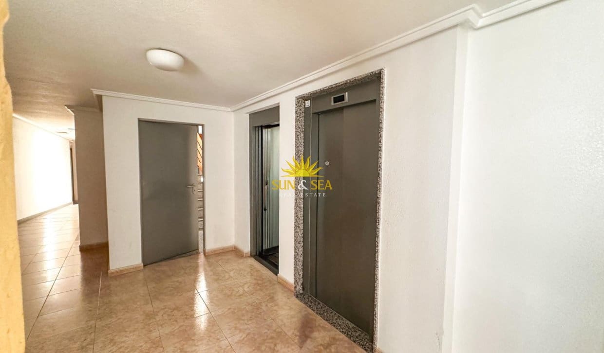 3 soverom Leilighet til salgs i Torrevieja med svømmebasseng - € 199 900 (Ref: 9867692)