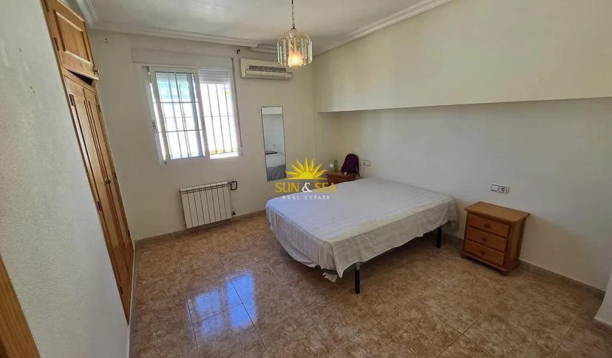 3 soveværelse Villa til salg i Torrevieja med garage - € 425.000 (Ref: 9867809)