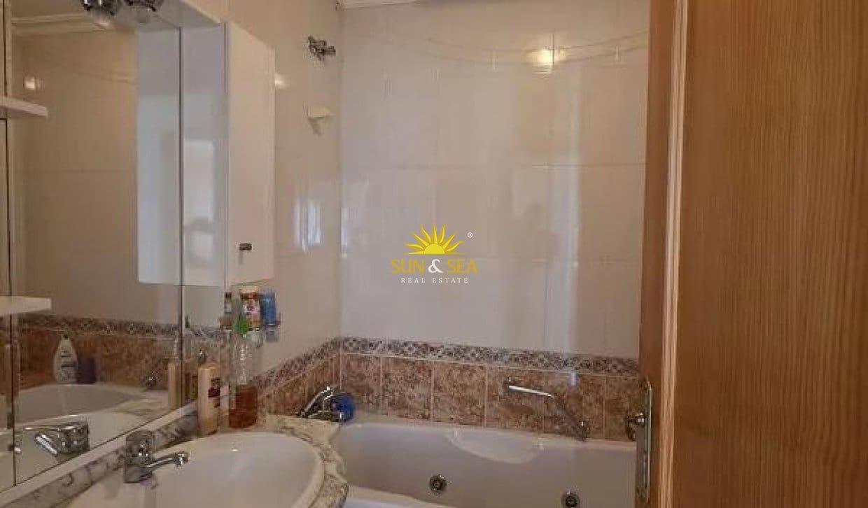 3 soveværelse Villa til salg i Torrevieja med garage - € 425.000 (Ref: 9867809)