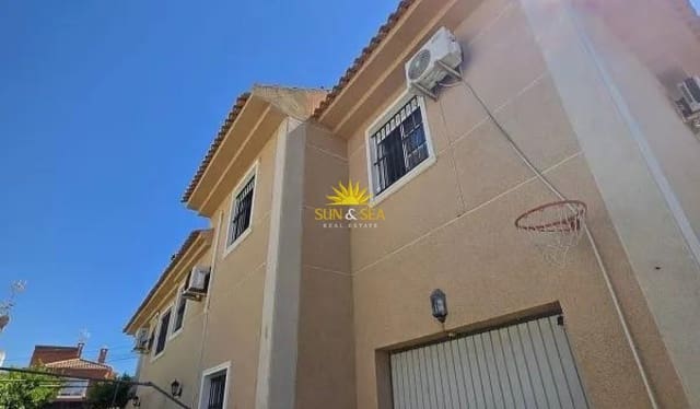 3 soveværelse Villa til salg i Aguas Nuevas, Torrevieja med garage - € 425.000 (Ref: 9867809)