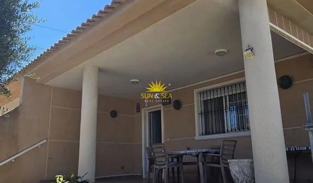 3 soveværelse Villa til salg i Aguas Nuevas, Torrevieja med garage - € 425.000 (Ref: 9867809)