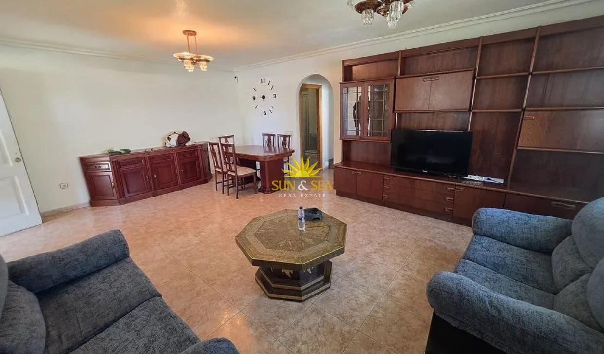 3 soveværelse Villa til salg i Torrevieja med garage - € 425.000 (Ref: 9867809)