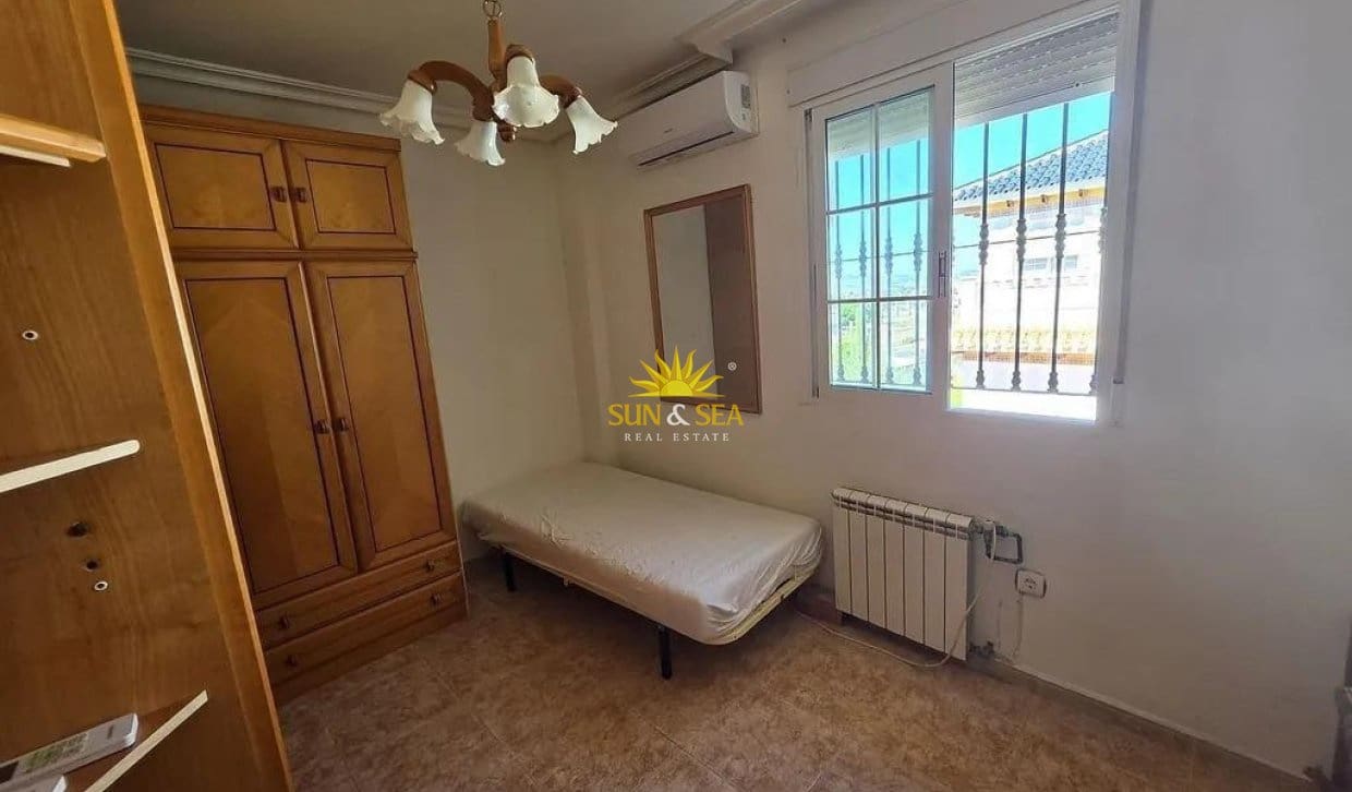 3 soveværelse Villa til salg i Torrevieja med garage - € 425.000 (Ref: 9867809)