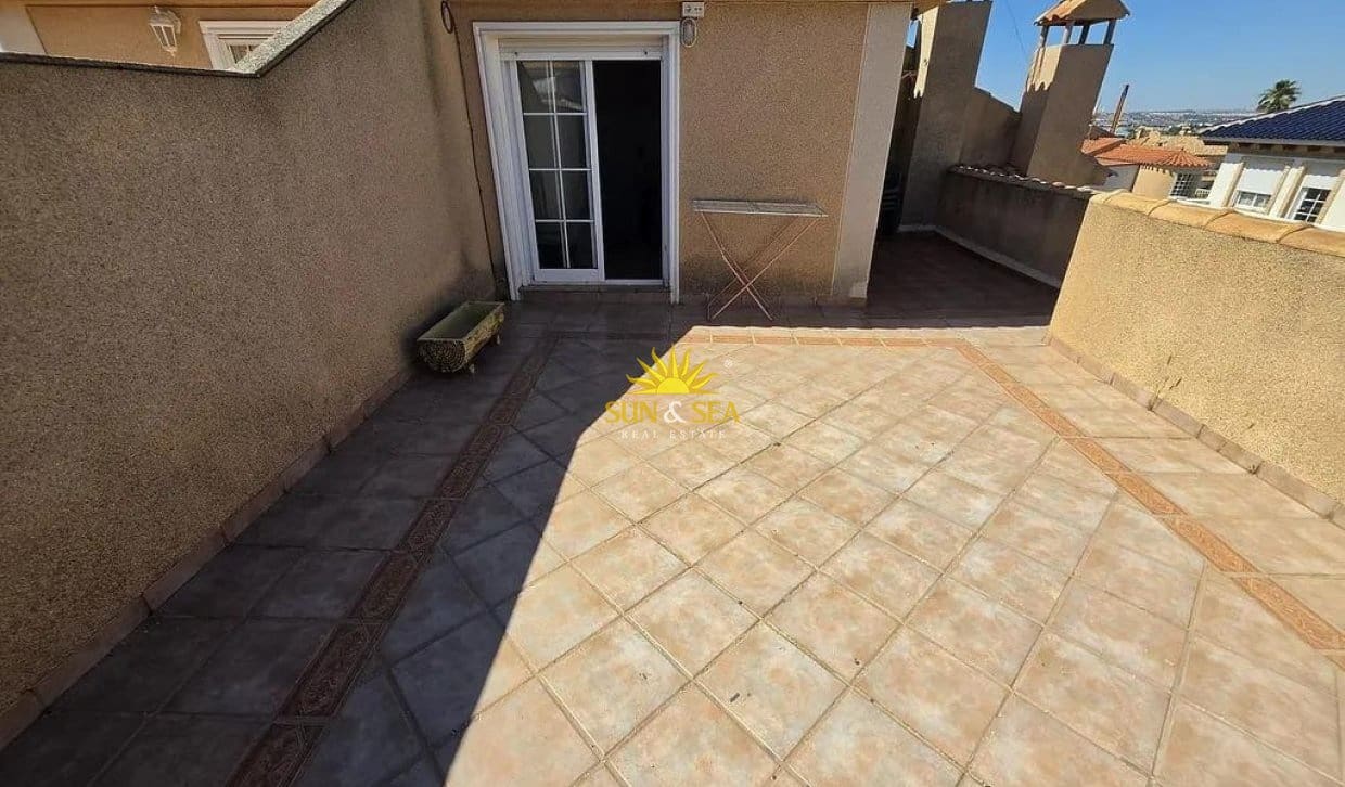 3 soveværelse Villa til salg i Torrevieja med garage - € 425.000 (Ref: 9867809)