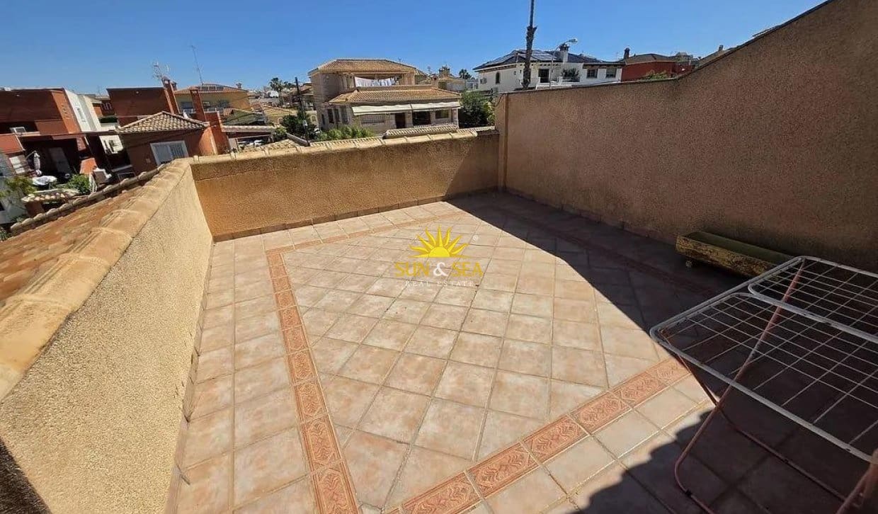 3 soveværelse Villa til salg i Torrevieja med garage - € 425.000 (Ref: 9867809)