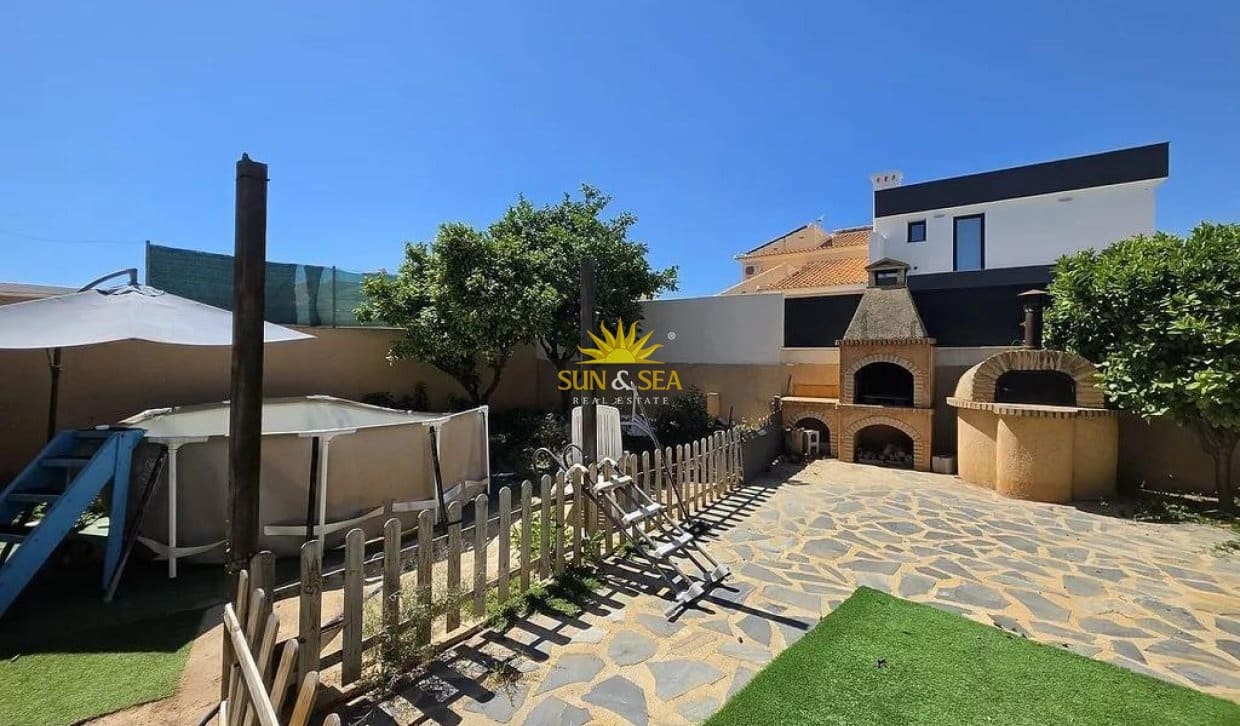 3 soveværelse Villa til salg i Torrevieja med garage - € 425.000 (Ref: 9867809)