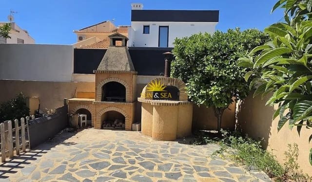 3 soveværelse Villa til salg i Aguas Nuevas, Torrevieja med garage - € 425.000 (Ref: 9867809)