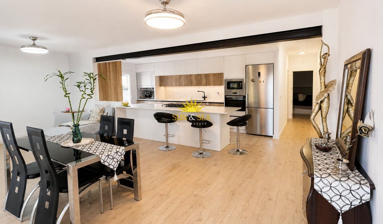 5 bedroom Villa for sale in Torrevieja with pool garage - € 365,000 (Ref: 9867934)