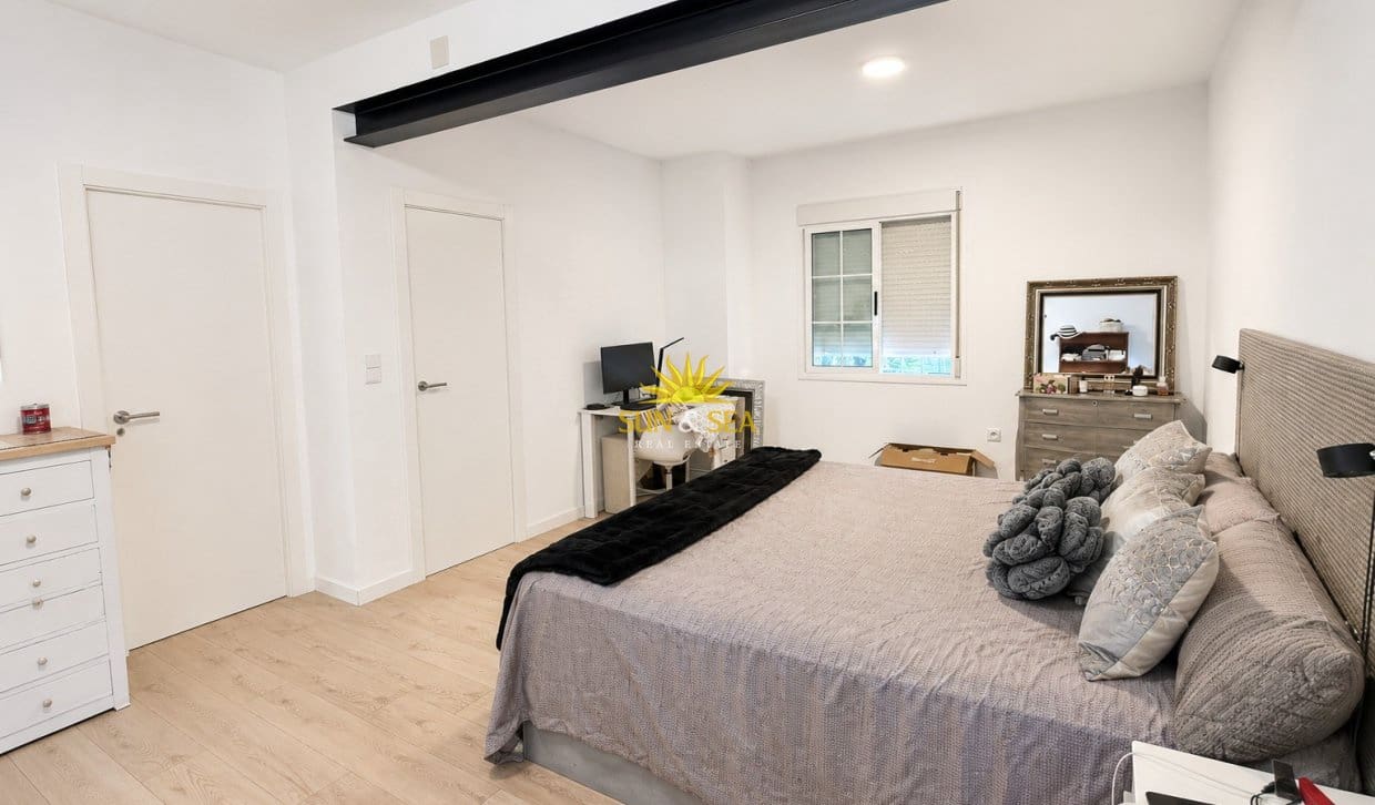 5 bedroom Villa for sale in Torrevieja with pool garage - € 365,000 (Ref: 9867934)