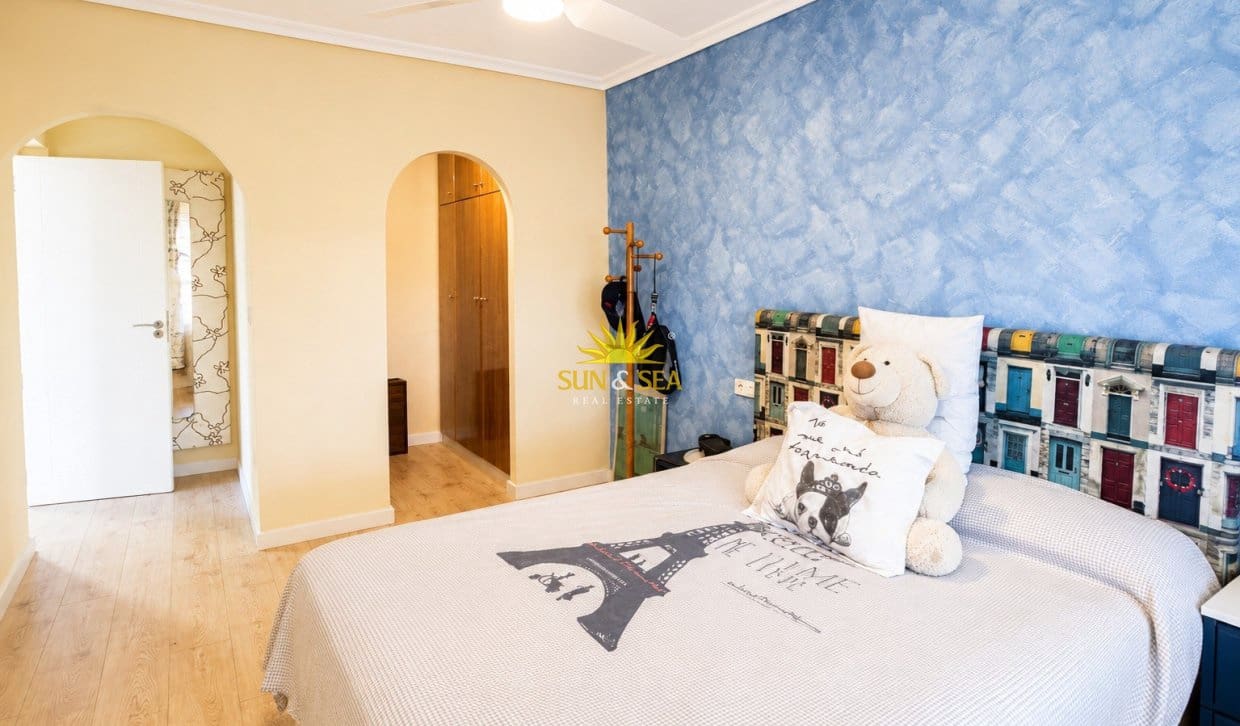 5 bedroom Villa for sale in Torrevieja with pool garage - € 365,000 (Ref: 9867934)
