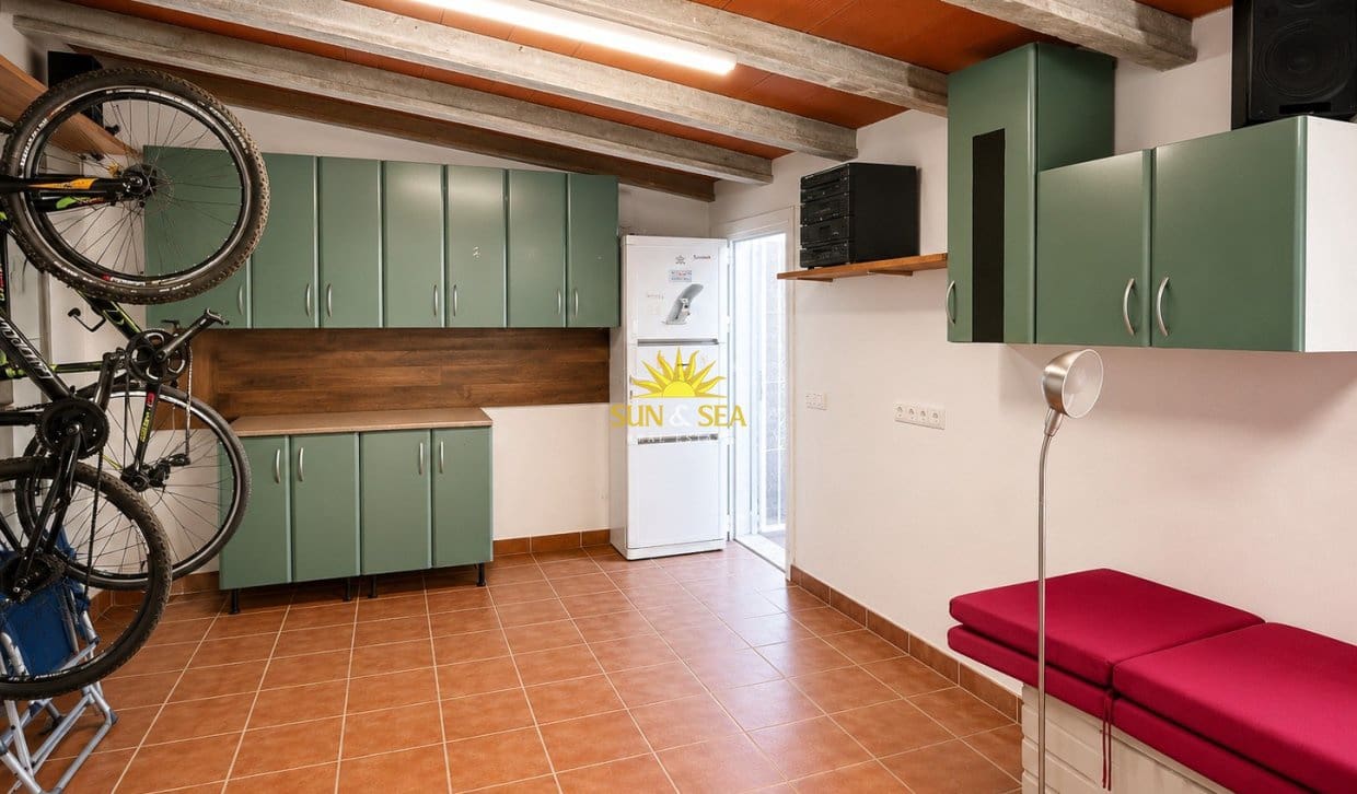 5 bedroom Villa for sale in Torrevieja with pool garage - € 365,000 (Ref: 9867934)
