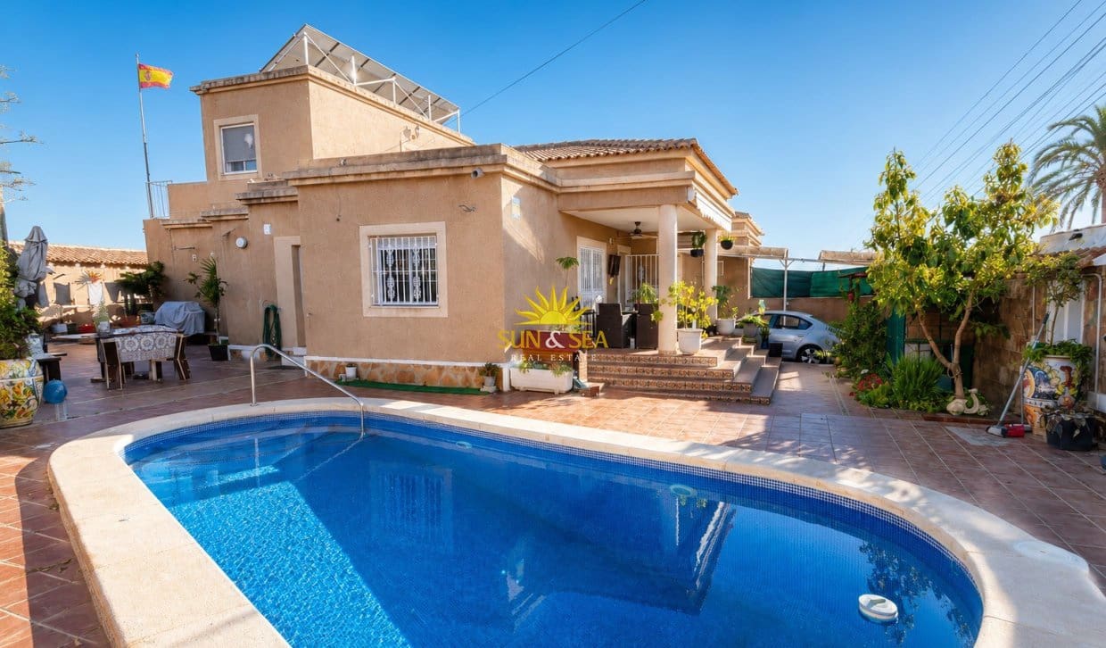 5 bedroom Villa for sale in Torrevieja with pool garage - € 365,000 (Ref: 9867934)