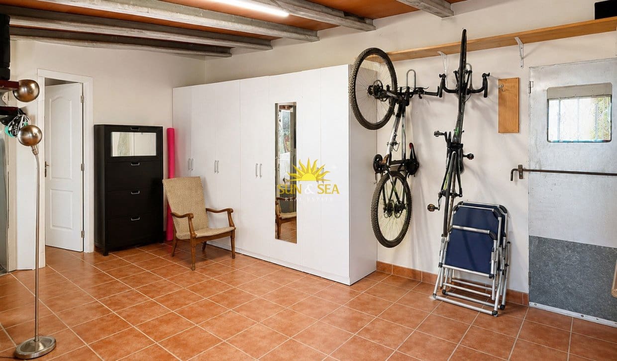 5 bedroom Villa for sale in Torrevieja with pool garage - € 365,000 (Ref: 9867934)