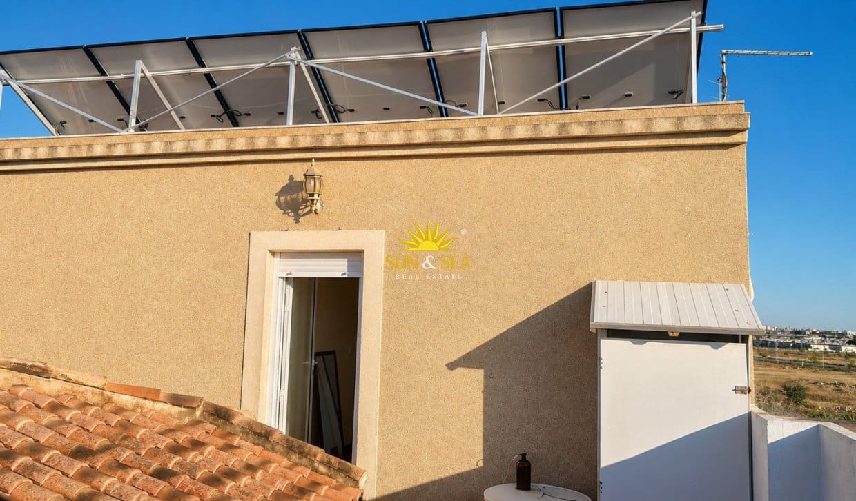 5 bedroom Villa for sale in Torrevieja with pool garage - € 365,000 (Ref: 9867934)
