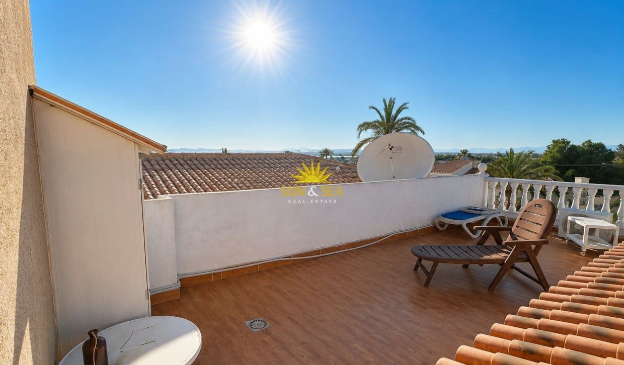 5 bedroom Villa for sale in Torrevieja with pool garage - € 365,000 (Ref: 9867934)