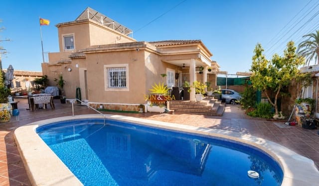 Chalet de 5 habitaciones en El Chaparral, Torrevieja en venta con piscina garaje - 365.000 € (Ref: 9867934)