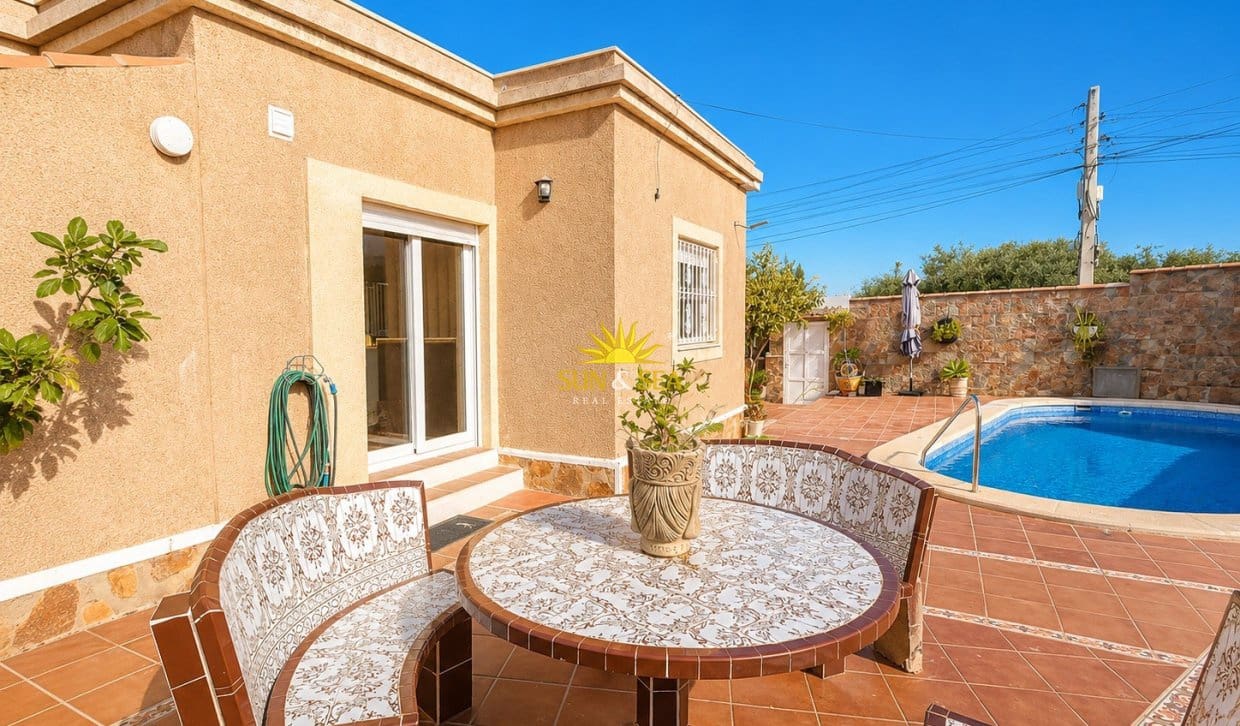 5 bedroom Villa for sale in Torrevieja with pool garage - € 365,000 (Ref: 9867934)