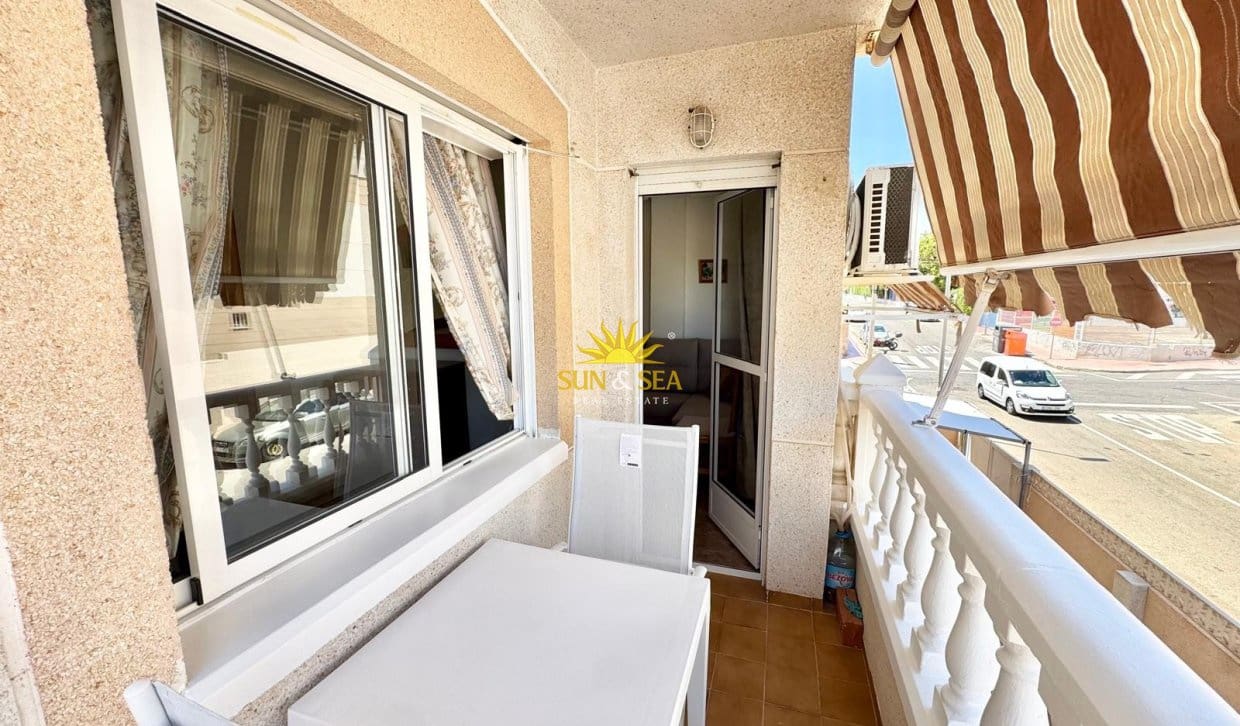2 Zimmer Apartment zu vermieten in Torrevieja mit Pool Garage - 900 € (Ref: 9872407)