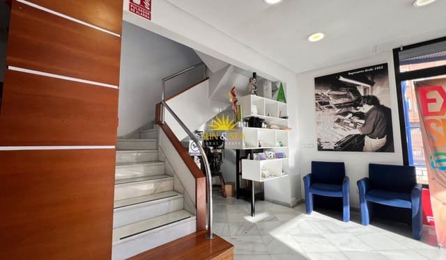 Local Commercial de 2 chambres à louer à Centro, Torrevieja - 4 900 € (Ref: 9872408)