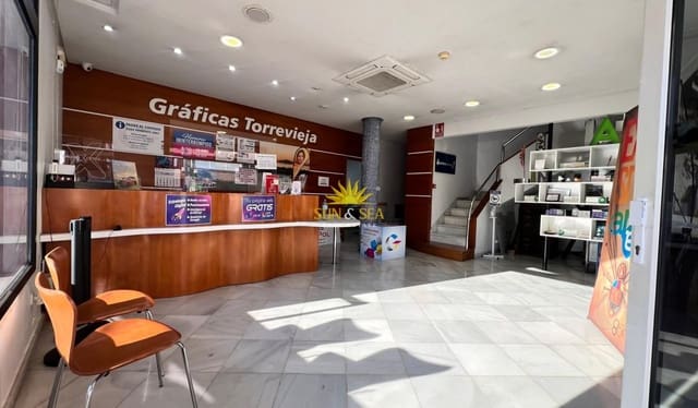 Local Commercial de 2 chambres à louer à Centro, Torrevieja - 4 900 € (Ref: 9872408)