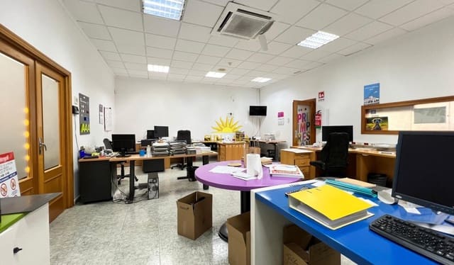 Local Commercial de 2 chambres à louer à Centro, Torrevieja - 4 900 € (Ref: 9872408)
