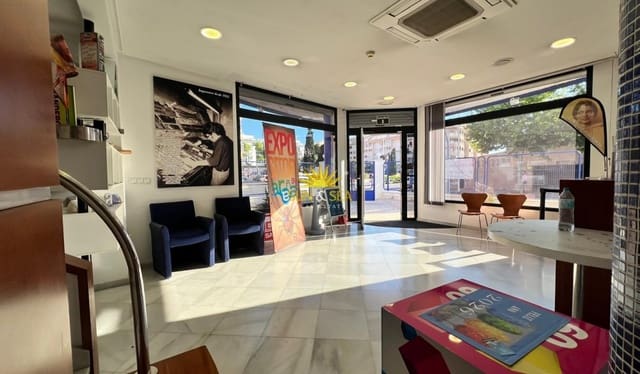 Local Commercial de 2 chambres à louer à Centro, Torrevieja - 4 900 € (Ref: 9872408)