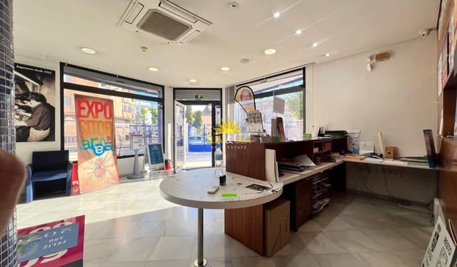 Local Commercial de 2 chambres à louer à Centro, Torrevieja - 4 900 € (Ref: 9872408)