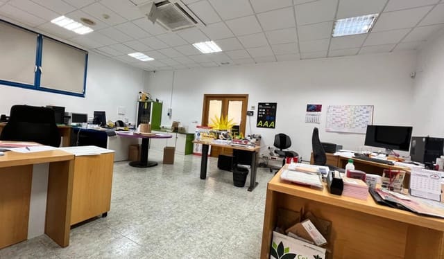 Local Commercial de 2 chambres à louer à Centro, Torrevieja - 4 900 € (Ref: 9872408)