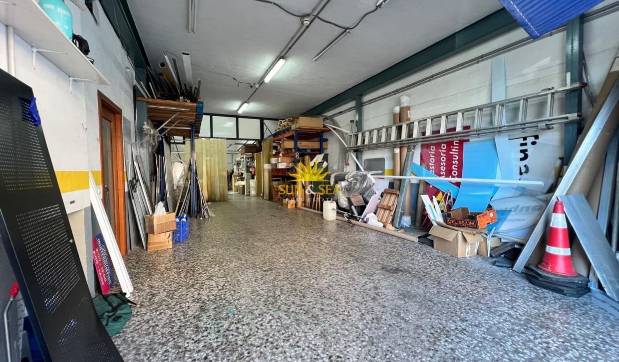 Local Commercial de 2 chambres à louer à Torrevieja - 4 900 € (Ref: 9872408)