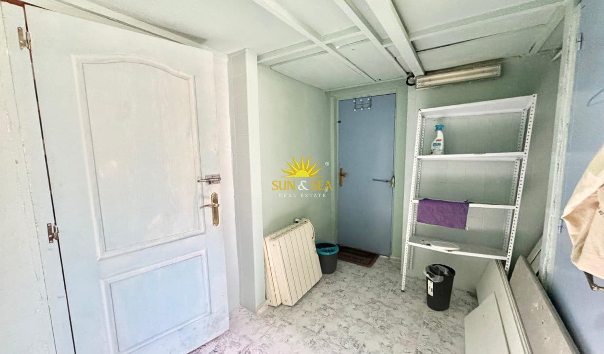 4 Zimmer Gewerbe zu vermieten in Torrevieja - 1.300 € (Ref: 9872409)