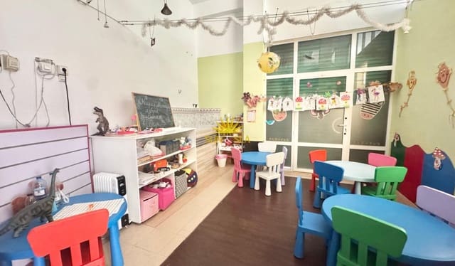 Local Commercial de 4 chambres à louer à Centro - Muelle Pesquero, Torrevieja - 1 300 € (Ref: 9872409)