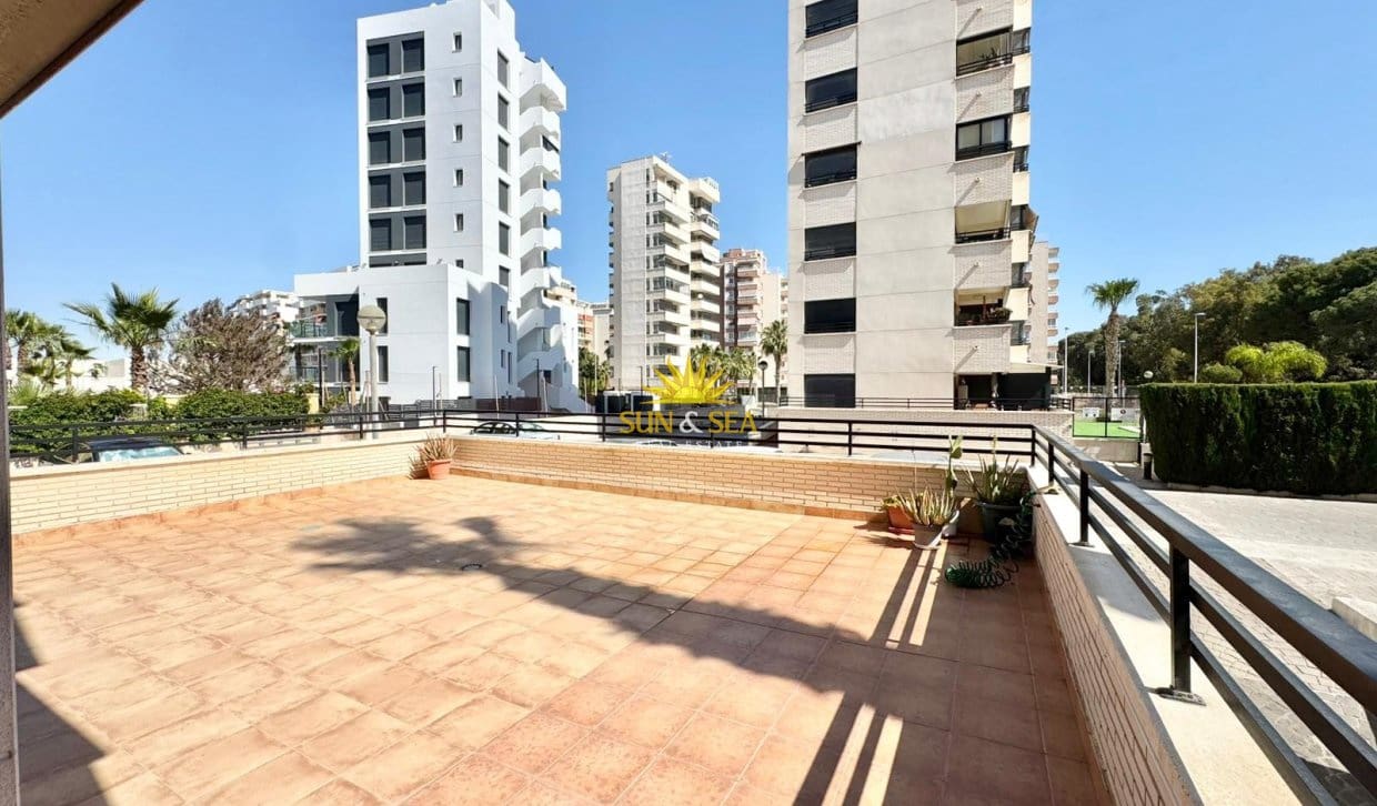 2 soveværelse Lejlighed til leje i Guardamar del Segura med swimmingpool garage - € 800 (Ref: 9872540)