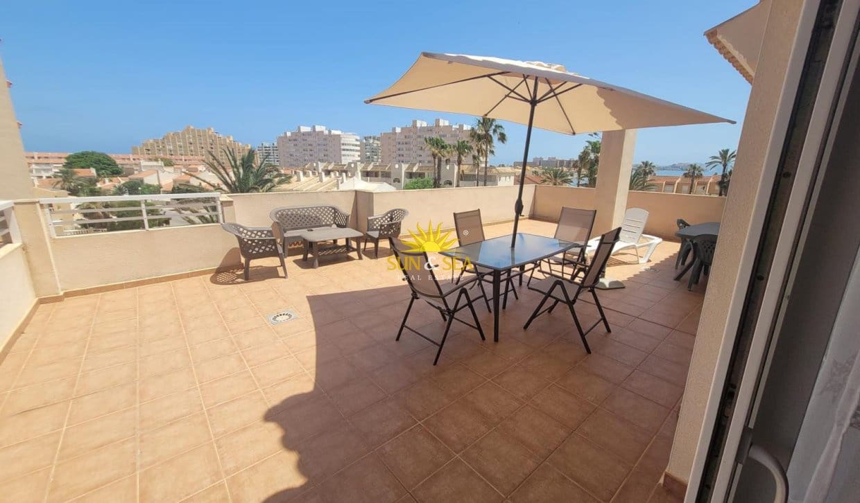 2 bedroom Penthouse for holiday rental in La Manga del Mar Menor with pool garage - € 700 (Ref: 9874386)