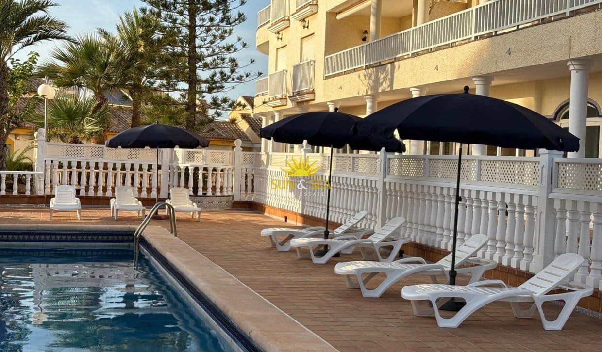 2 bedroom Penthouse for holiday rental in La Manga del Mar Menor with pool garage - € 700 (Ref: 9874386)