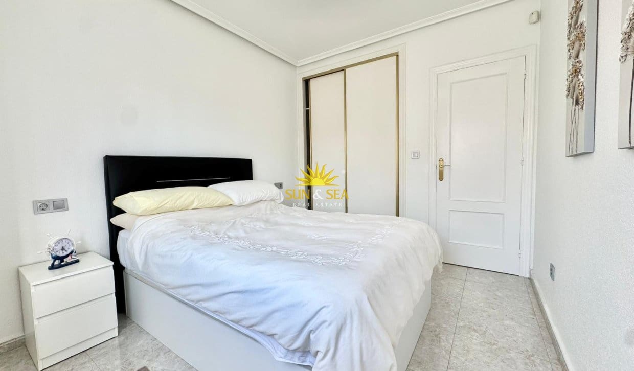 2 bedroom Apartment for rent in Daya Vieja with garage - € 850 (Ref: 9874389)