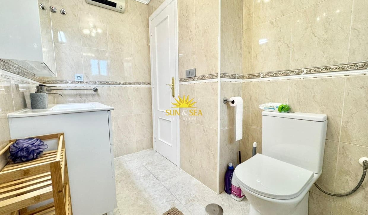 2 bedroom Apartment for rent in Daya Vieja with garage - € 850 (Ref: 9874389)