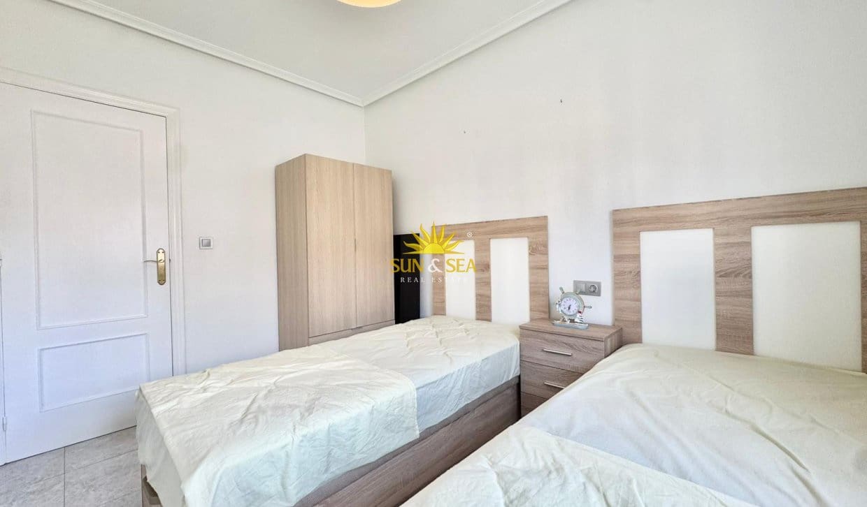 2 bedroom Apartment for rent in Daya Vieja with garage - € 850 (Ref: 9874389)
