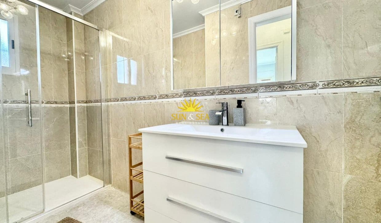 2 bedroom Apartment for rent in Daya Vieja with garage - € 850 (Ref: 9874389)