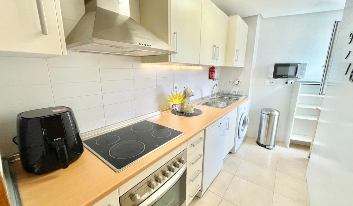 Apartamento de 2 habitaciones en La Torre Golf Resort en alquiler con piscina garaje - 1.150 € (Ref: 9875324)