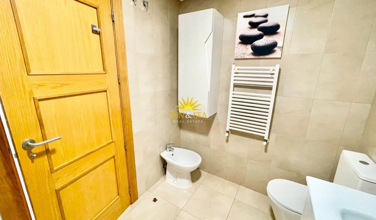 Apartamento de 2 habitaciones en La Torre Golf Resort en alquiler con piscina garaje - 1.150 € (Ref: 9875324)