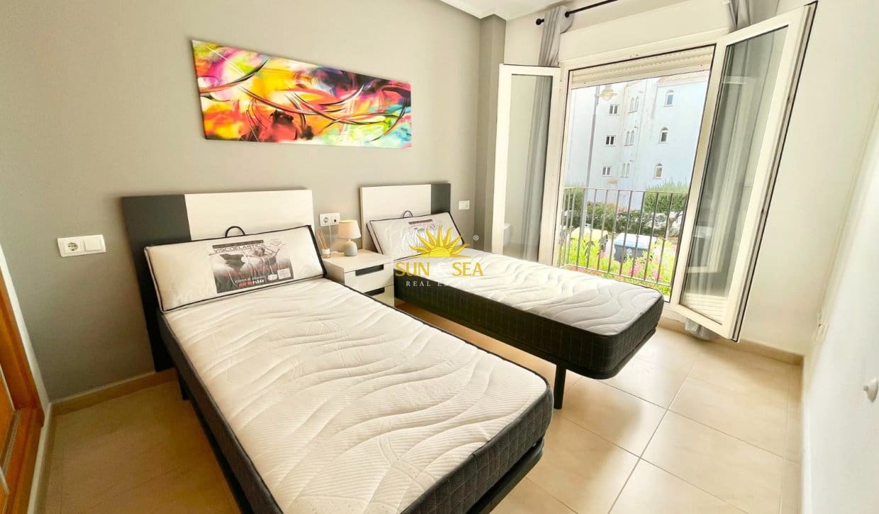 Apartamento de 2 habitaciones en La Torre Golf Resort en alquiler con piscina garaje - 1.150 € (Ref: 9875324)