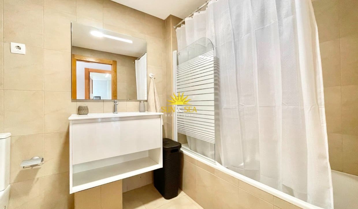 Apartamento de 2 habitaciones en La Torre Golf Resort en alquiler con piscina garaje - 1.150 € (Ref: 9875324)