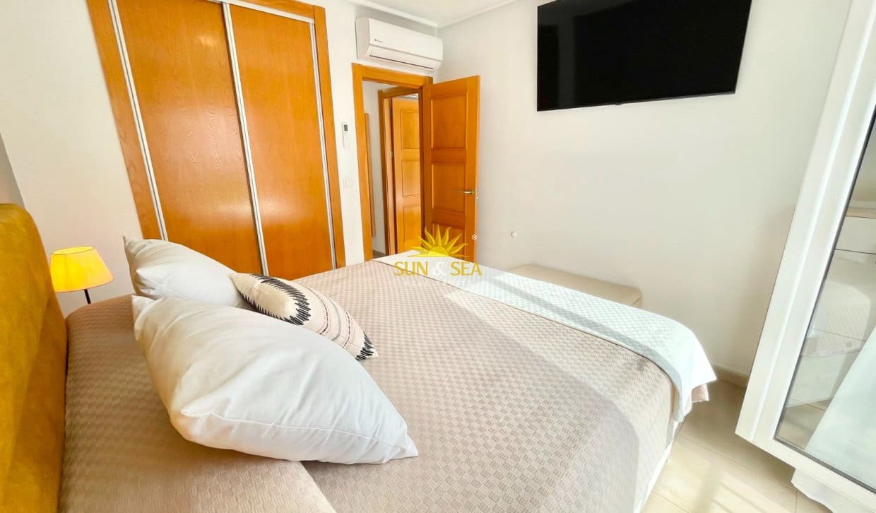 Apartamento de 2 habitaciones en La Torre Golf Resort en alquiler con piscina garaje - 1.150 € (Ref: 9875324)