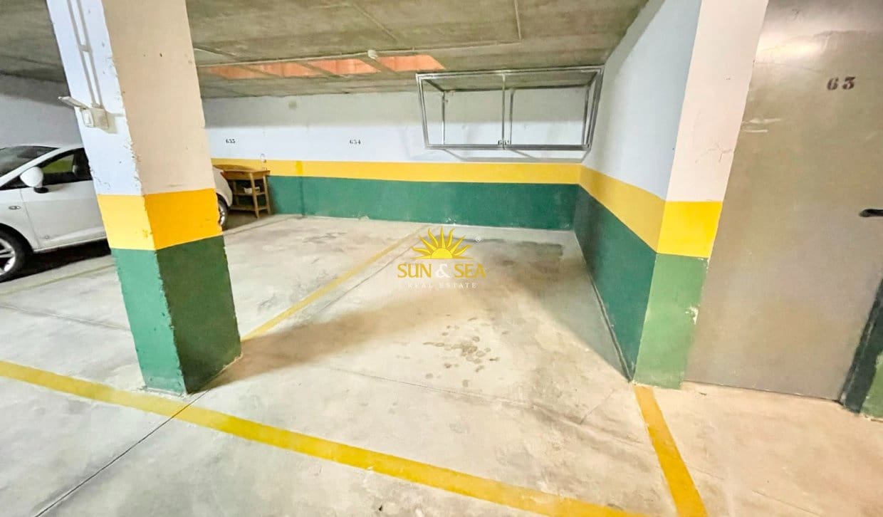 Apartamento de 2 habitaciones en La Torre Golf Resort en alquiler con piscina garaje - 1.150 € (Ref: 9875324)