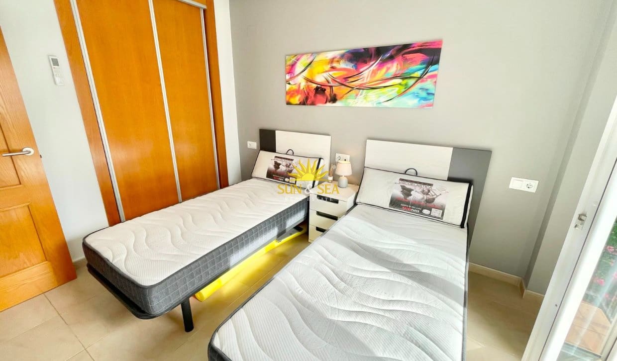 Apartamento de 2 habitaciones en La Torre Golf Resort en alquiler con piscina garaje - 1.150 € (Ref: 9875324)