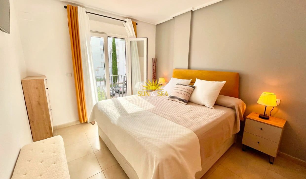 Apartamento de 2 habitaciones en La Torre Golf Resort en alquiler con piscina garaje - 1.150 € (Ref: 9875324)
