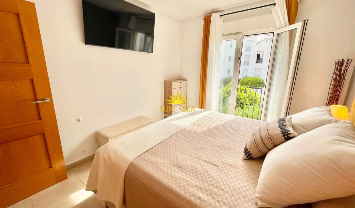 Apartamento de 2 habitaciones en La Torre Golf Resort en alquiler con piscina garaje - 1.150 € (Ref: 9875324)