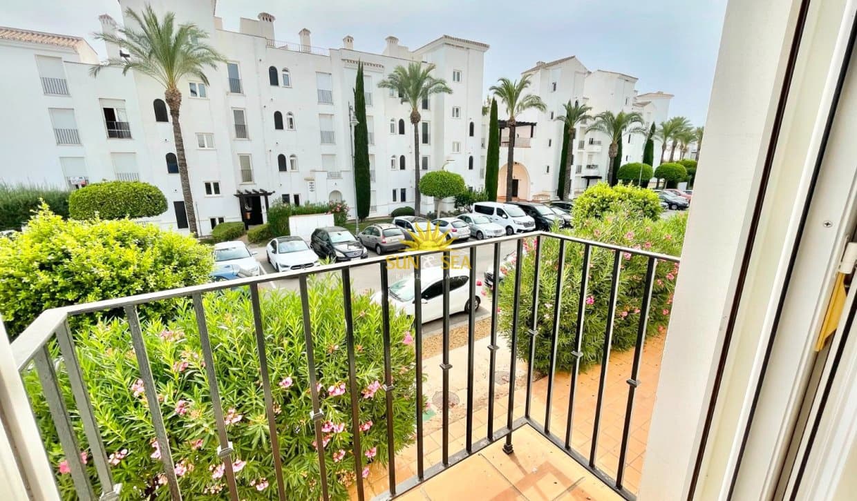 Apartamento de 2 habitaciones en La Torre Golf Resort en alquiler con piscina garaje - 1.150 € (Ref: 9875324)