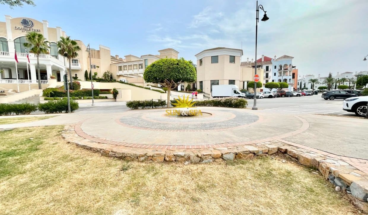 Apartamento de 2 habitaciones en La Torre Golf Resort en alquiler con piscina garaje - 1.150 € (Ref: 9875324)